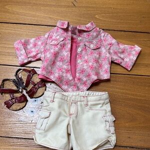 American girls Doll of the year 2007 Nikki Flemming Tie top and shorts outfit